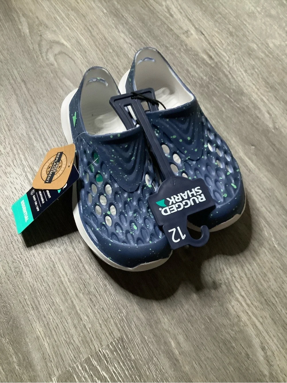Rugged Shark Kids Navy Water Shoes with Green Speckle Accent - Size 12